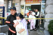 펑 펑 2차례 산소가스 폭발...화재 없어 대형참사 면해