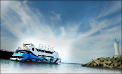 제주 도두항에 크루즈급 유람선 미르호 25일 공식 취항