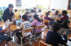 신창초, 우리 학교엔 종이책이 없어요…디지털수업 눈길
