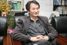 시로 연극으로...제주4.3에 씌워 30여년 외길