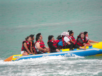 여름 바다에 뛰어든 장애인들 여름이 좋아요