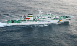 불법 조업 중국어선 꼼짝마!...제주해역 대형 함정 배치