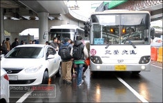 곡예운전에 아찔한 관광객들 제주공항 위험천만