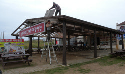 TV 나왔던 마라도 자장면집 알고보니 불법 건축물!