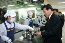 학교비정규직 연대, 제주교육감과 단체교섭 설전