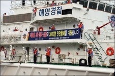 [포토] 나로호 추적 해경함정 제주항서 출발