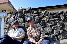 마을 땅에 생겨나는 건 골프장 그리고 리조트