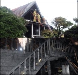 통나무 펜션 화재로 잿더미 휴업중 인명피해 없어