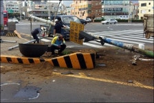 옛 제주세무서 사거리 차량 신호등 충돌 아찔