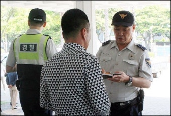 사전투표소 옆 지지 기자회견 불법? 합법?
