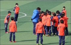축구캠프 감독-코치 열정 대단 "제주에 더 생겨야"
