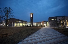 영어교육도시 실험 8년, 시행착오 넘어 안착