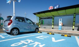 제주 전기차충전소 1호점...유료서비스 개막