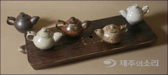 불 앞에서 흙 빚으니 메밀꽃이 피더이다