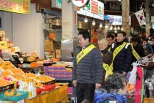 원 지사, 서귀포올레시장서 파안대소한 이유?
