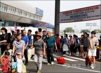 밀려드는 중국 관광객 제주공항 출국장 조기 개방