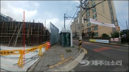 골목 확장 기대도 잠시...도시계획도로 예정지에 아파트가?