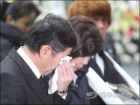 미안하다! 어른들의 왜곡·욕망·이기심이 꽃다운 삶을 저물게 했구나