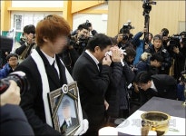 미안하다! 어른들의 왜곡·욕망·이기심이 꽃다운 삶을 저물게 했구나