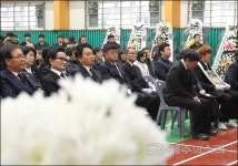 미안하다! 어른들의 왜곡·욕망·이기심이 꽃다운 삶을 저물게 했구나