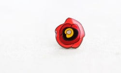 동백꽃 배지 달기 4.3 알리기 큰 도움...48만개 배부