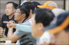 제주 강정마을 해군관함식 반대 4개월만에 찬반 재투표