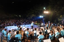 무더운 여름, 시원한 동굴 안에서 관악 공연을?