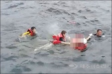 제주 정방폭포 인근서 스노클링 하던 40대 숨져