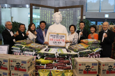 신화 에릭, 제주 어려운 이웃 위해 라면 기탁