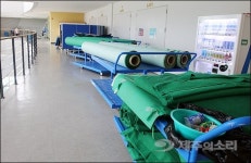 초가집보다 약한 제주복합체육관 4년째 복구만 수십억