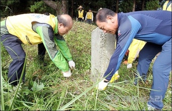 경찰 52년만에 벌초 '한국판 쉰들러' 故문형순 서장