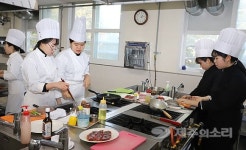 푸른눈 쉐프에게 사사받은 스테이크...글로벌 경쟁력 부쩍