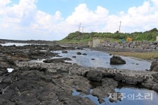 엉알길 고산층 검은 모래가 만든 산물