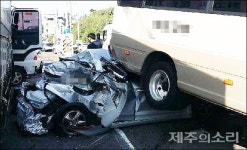 제주 무수천 사거리서 차량 꽝꽝꽝...9대 11명 부상