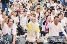 우리가 평화다 폭염도 막지 못한 제주생명평화 행렬