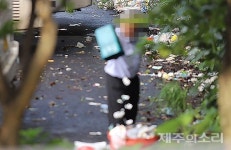 버려진 양심 제주대 버스회차지 쓰레기에 용변까지…범인은?