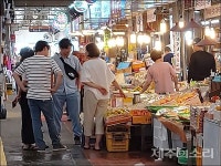 추석 앞둔 시장 풍경은? 상인도 손님도 명절 분위기 안나요