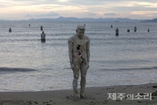 조각가 이승수가 던지는 질문...제주는 어디로