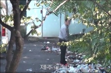 제주도 버스준공영제 해본들? 기사들 대낮 방뇨·쓰레기 투기 여전