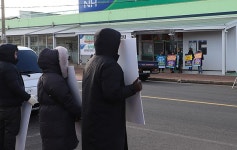 세밑 한파 뚫고 제주 제2공항 반대 거리 선전