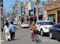 유동인구 많은 제주 대학로 덮친 코로나…불안감 엄습