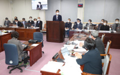 편향 설문조사-압수수색까지...논란속 드림타워 카지노 제동