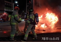 제주동부경찰서 앞에서 차량에 불…음주여부 확인중