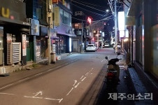 106일만에 거리두기 2단계...제주 대학로 번화가 썰렁