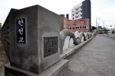 용이 사는 연못 용담....한천교 돌난간에 용머리 없는 이유?