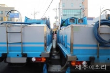 제주동문시장 횡단보도가 활어차 지정주차석? 행정 나몰라라