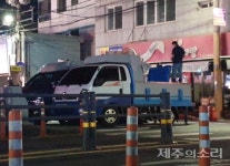 제주동문시장 횡단보도가 활어차 지정주차석? 행정 나몰라라