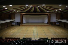 반세기 역사 뒤안길로, 제주시민회관 집단 기억공간 가치 남겨야