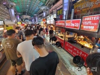 코로나 확산 모르쇠 제주동문야시장...거리두기 실종 손 놓기?