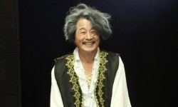 [리뷰] 늙은 연극 배우에 드리운 처연한 빛과 그림자